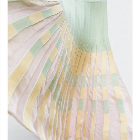 Zara Pleated Knit Skirt - Picture 8 of 10